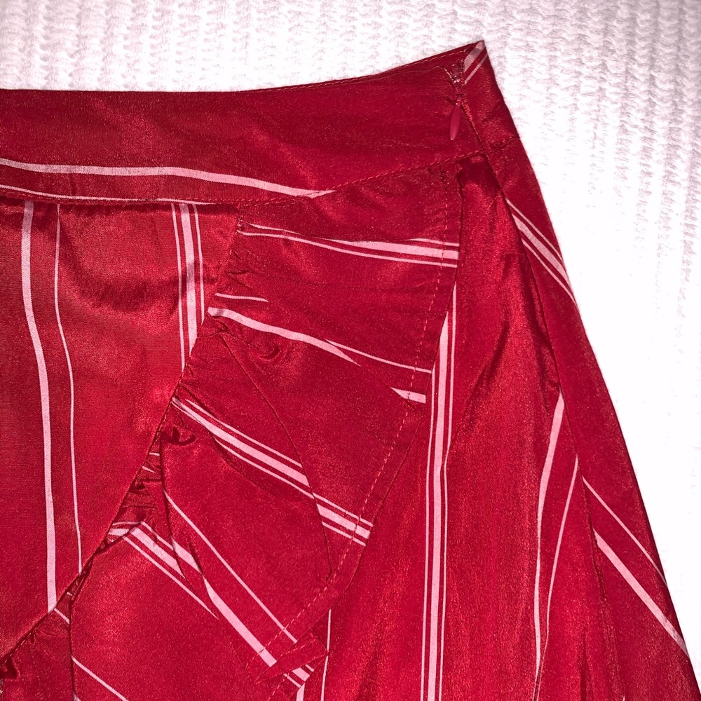 mini skirt - Picture 2 of 3